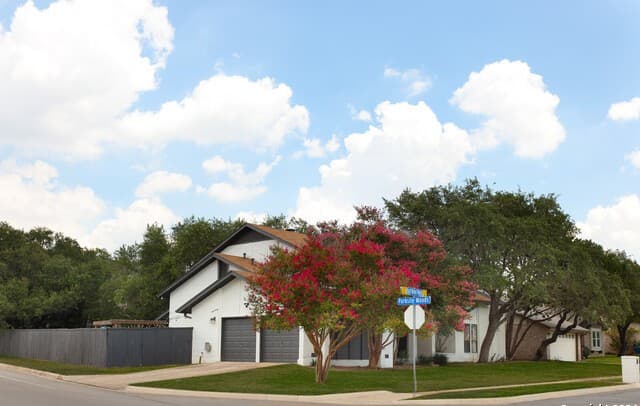 4-bedroom rental at 4423 Black Walnut Woods in San Antonio, TX — photo 3