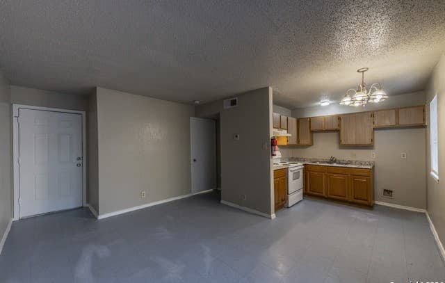 1-bedroom rental at 1634 W Woodlawn Unit 6 in San Antonio, TX — photo 3