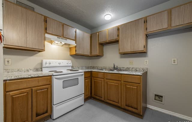 1-bedroom rental at 1634 W Woodlawn Unit 6 in San Antonio, TX — photo 4