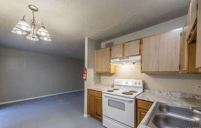 1-bedroom rental at 1634 W Woodlawn Unit 6 in San Antonio, TX — photo 5