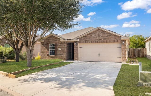 3-bedroom rental at 6507 Luckey Sq in San Antonio, TX — photo 2