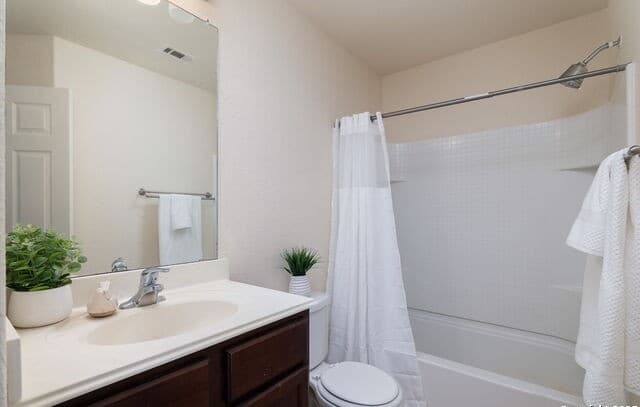 3-bedroom rental at 6507 Luckey Sq in San Antonio, TX — photo 5