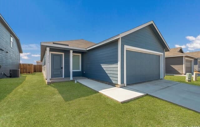 4-bedroom rental at 7311 Adam Star in San Antonio, TX — photo 2