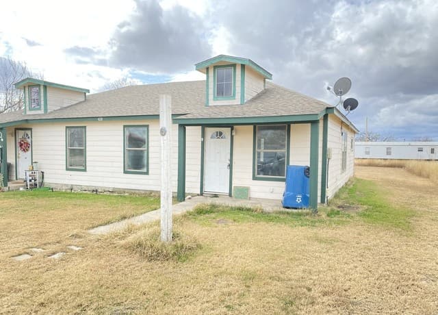 2-bedroom rental at 428 Burnet Ave Unit A in Charlotte TX