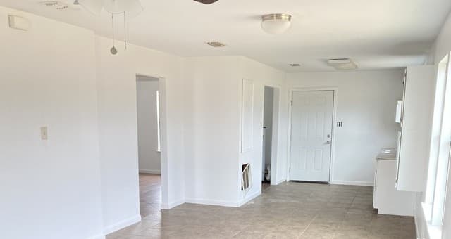 2-bedroom rental at 428 Burnet Ave Unit A in Charlotte, TX — photo 3