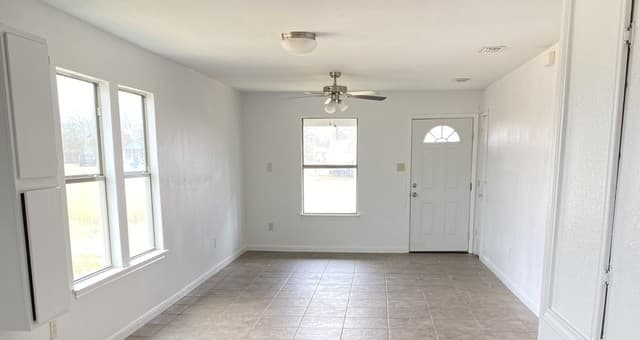 2-bedroom rental at 428 Burnet Ave Unit A in Charlotte, TX — photo 4
