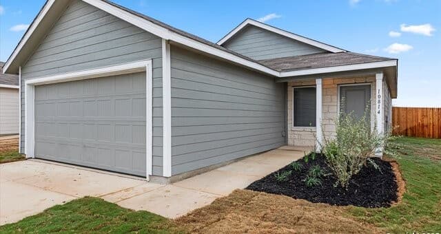 3-bedroom rental at 10814 Lillia Branch in San Antonio, TX — photo 2