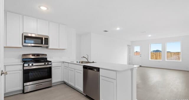 3-bedroom rental at 10814 Lillia Branch in San Antonio, TX — photo 4