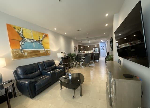 3-bedroom rental at 17902 La Cantera Pkwy Unit 512 in San Antonio, TX — photo 2