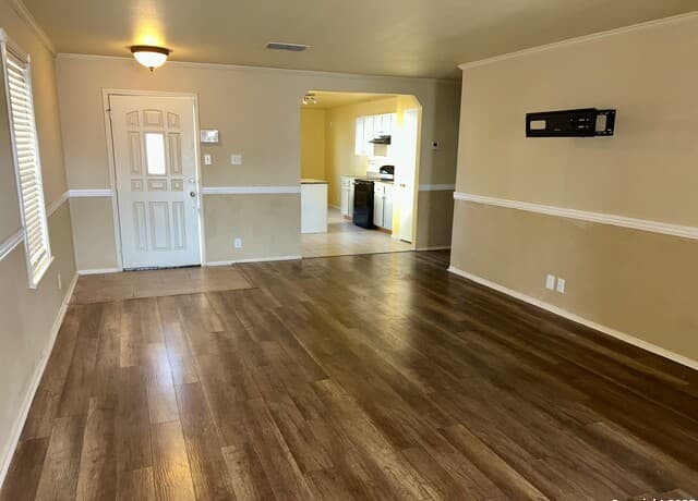 4-bedroom rental at 219 Mallow Grv in San Antonio, TX — photo 3