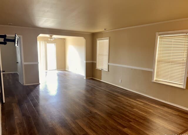 4-bedroom rental at 219 Mallow Grv in San Antonio, TX — photo 4