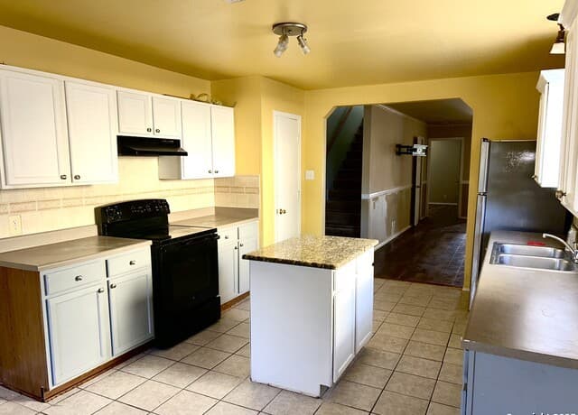 4-bedroom rental at 219 Mallow Grv in San Antonio, TX — photo 5