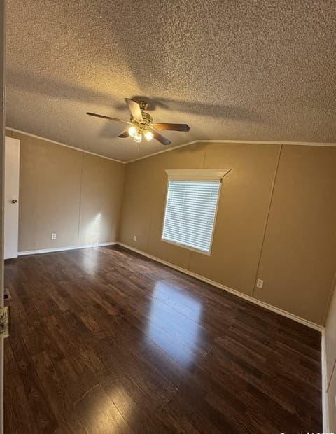 3-bedroom rental at 110 Deer Park Unit UNIT B in La Vernia, TX — photo 2