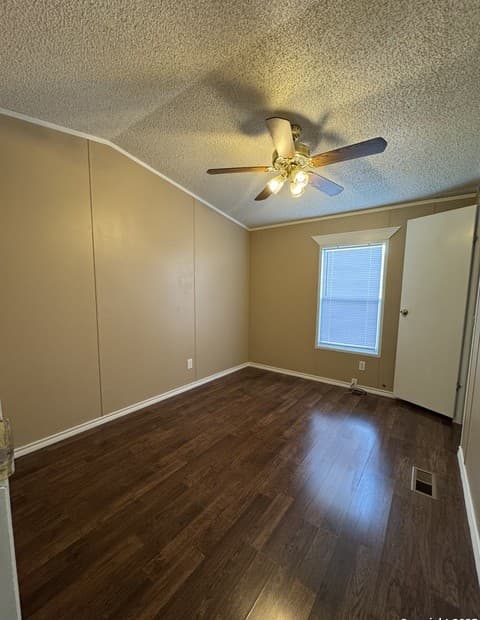 3-bedroom rental at 110 Deer Park Unit UNIT B in La Vernia, TX — photo 3