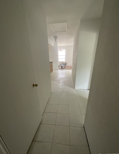 2-bedroom rental at 1218 Gardina Unit 1218 in San Antonio, TX — photo 4