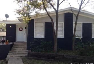 2-bedroom rental at 312 Babcock Rd in San Antonio, TX — photo 2