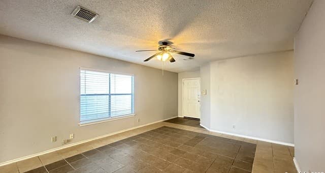 2-bedroom rental at 3510 Bottomless Lk in San Antonio, TX — photo 4