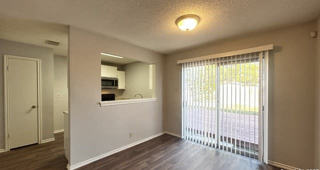 2-bedroom rental at 3510 Bottomless Lk in San Antonio, TX — photo 5