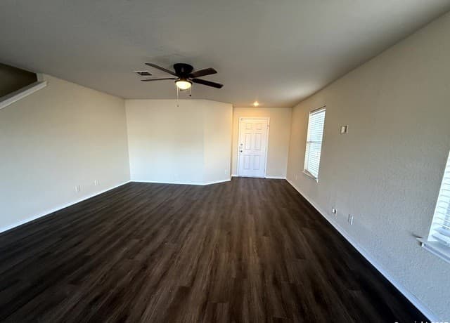 3-bedroom rental at 6527 San Miguel Way in Converse, TX — photo 3