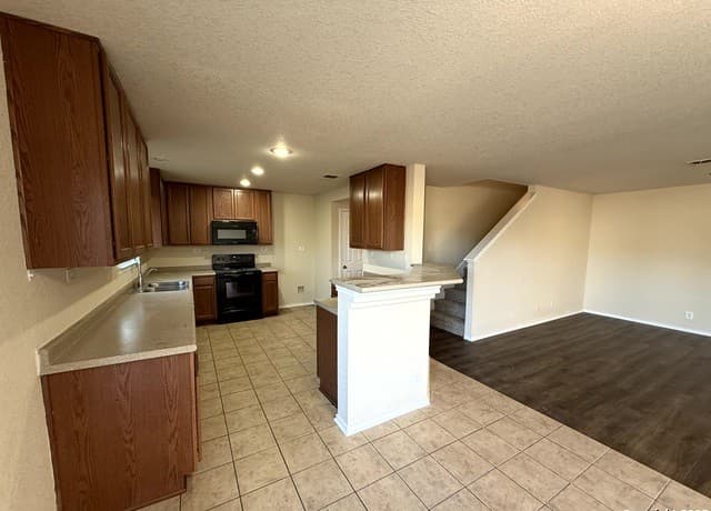 3-bedroom rental at 6527 San Miguel Way in Converse, TX — photo 4