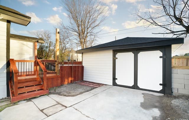 3-bedroom rental at 1222 Hays in San Antonio, TX — photo 3
