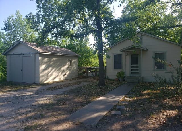 2-bedroom rental at 111 N Brackenridge in Boerne, TX — photo 2