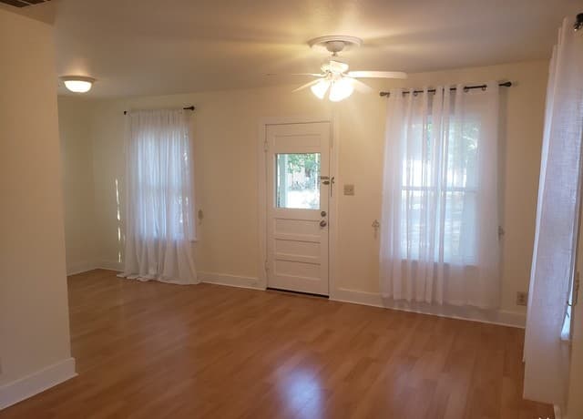 2-bedroom rental at 111 N Brackenridge in Boerne, TX — photo 4