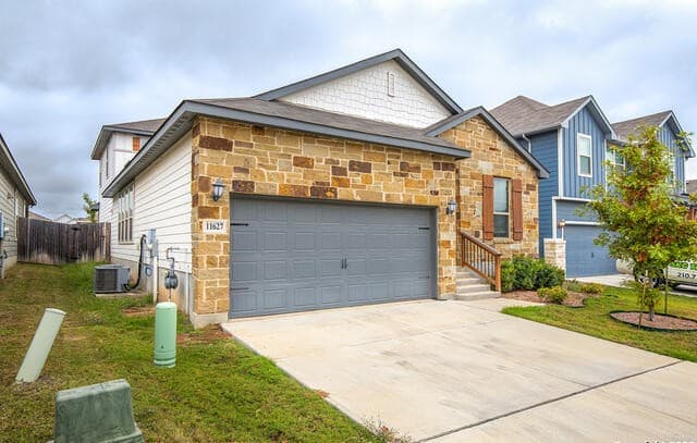4-bedroom rental at 11627 Troubadour Trail in San Antonio, TX — photo 2