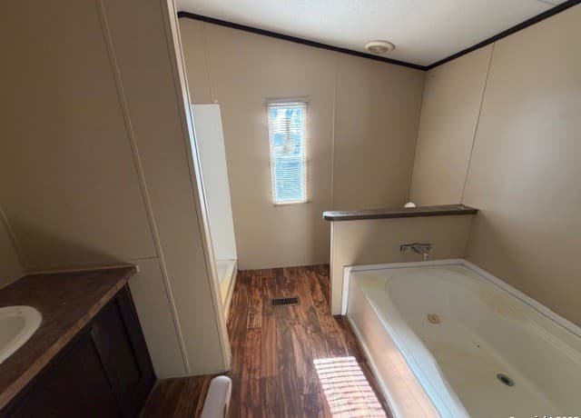 3-bedroom rental at 35 N Creek in Comfort, TX — photo 2