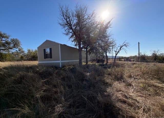 3-bedroom rental at 35 N Creek in Comfort, TX — photo 3