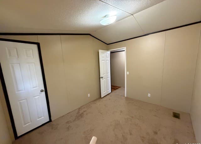 3-bedroom rental at 35 N Creek in Comfort, TX — photo 4
