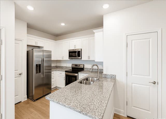 3-bedroom rental at 10223 Tulipwood Run Unit 2 in San Antonio, TX — photo 2