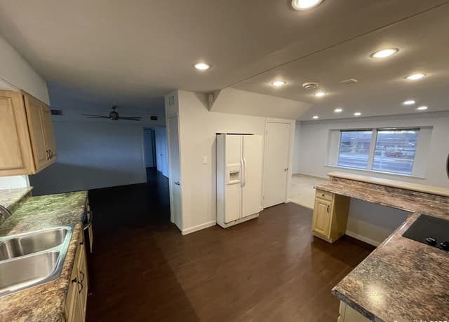 5-bedroom rental at 427 Indigo in San Antonio, TX — photo 3