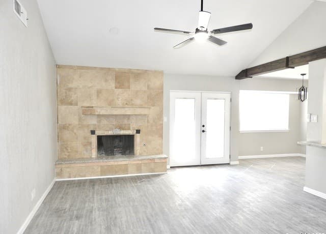 3-bedroom rental at 12138 Cherry Blossom in San Antonio, TX — photo 2