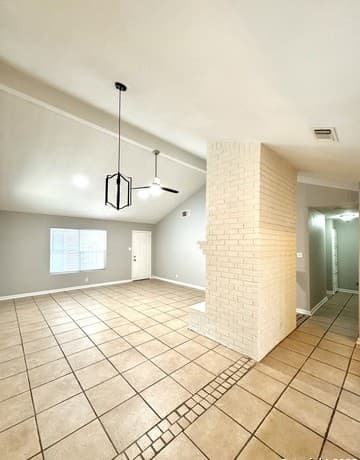 3-bedroom rental at 663 Fern Meadow in Universal City, TX — photo 3
