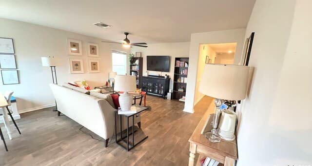 3-bedroom rental at 9930 Spotted Rose in San Antonio, TX — photo 3