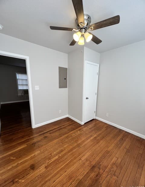 2-bedroom rental at 734 Donaldson Ave Unit B in San Antonio, TX — photo 4