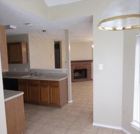 3-bedroom rental at 9818 Autumn Valley in Converse, TX — photo 3