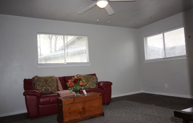 2-bedroom rental at 536 Southtrail Dr in San Antonio, TX — photo 2