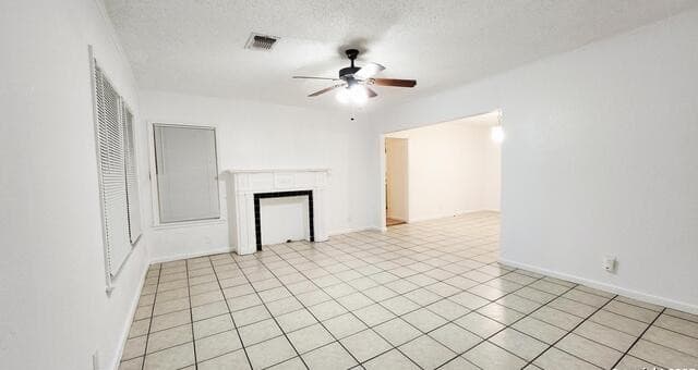 2-bedroom rental at 2443 W Huisache Ave Unit 1 in San Antonio, TX — photo 3