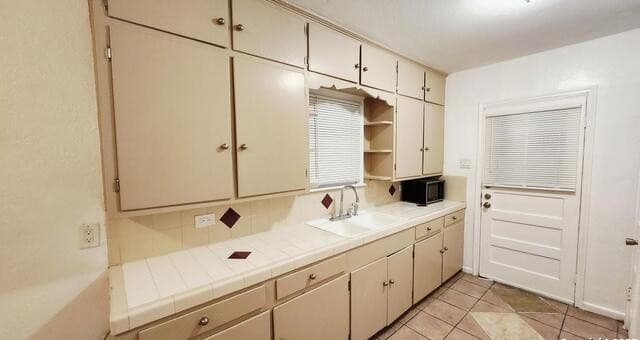 2-bedroom rental at 2443 W Huisache Ave Unit 1 in San Antonio, TX — photo 4