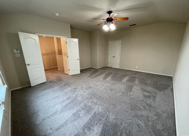 4-bedroom rental at 1114 Coral Bay in San Antonio, TX — photo 4