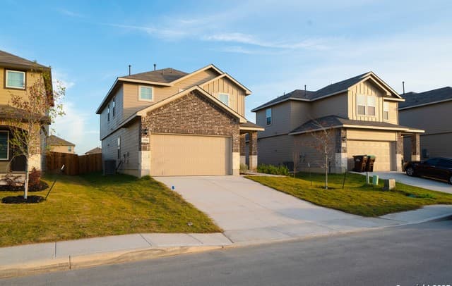 4-bedroom rental at 13956 San Saba Falls in San Antonio, TX — photo 2