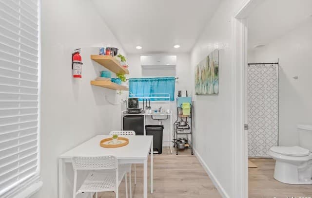 1-bedroom rental at 1407 Leal Unit 3 in San Antonio, TX — photo 4