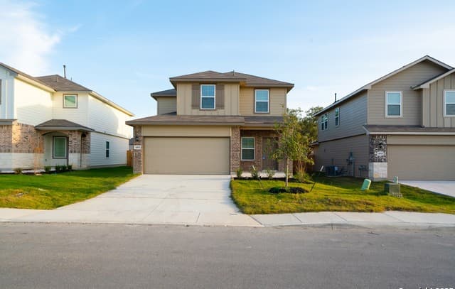 4-bedroom rental at 14014 San Saba Falls in San Antonio TX