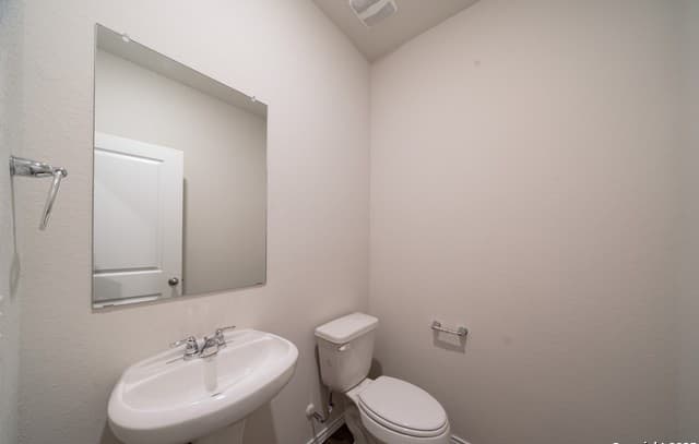 4-bedroom rental at 14014 San Saba Falls in San Antonio, TX — photo 5