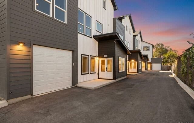 3-bedroom rental at 106 Bank St Unit 103 in San Antonio TX