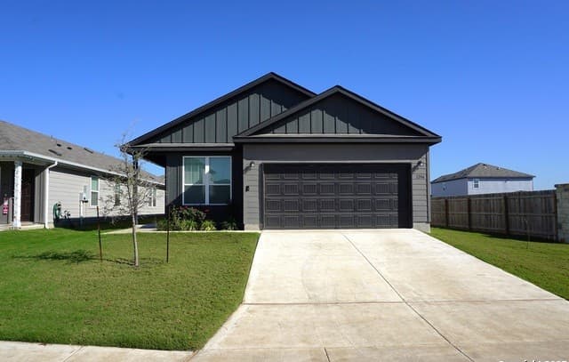 4-bedroom rental at 1206 Casa Luminar in Converse, TX — photo 2