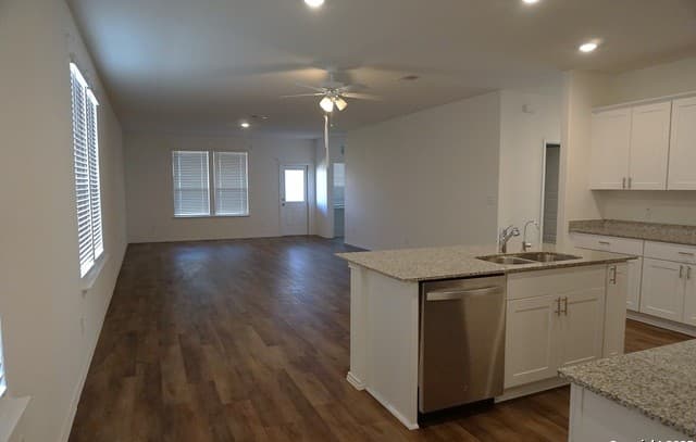 4-bedroom rental at 1206 Casa Luminar in Converse, TX — photo 5