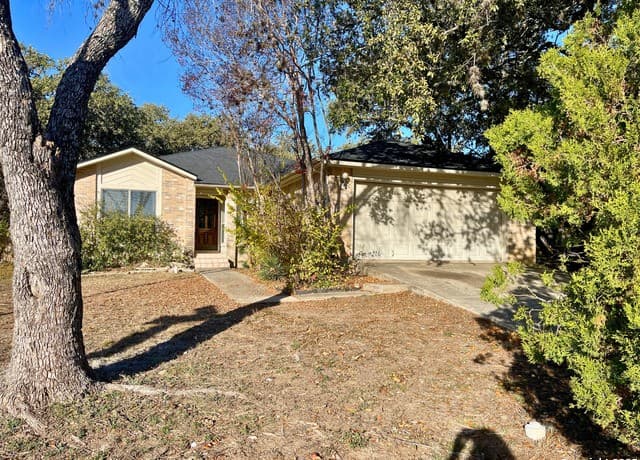 3-bedroom rental at 8600 Wood Wind in San Antonio, TX — photo 2